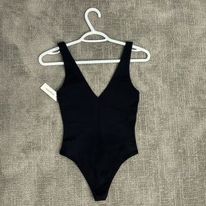 ARITZIA Babaton Contour V Neck Bodysuit